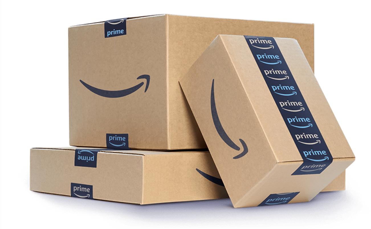 Üçlü istiflenmiş Amazon kutuları